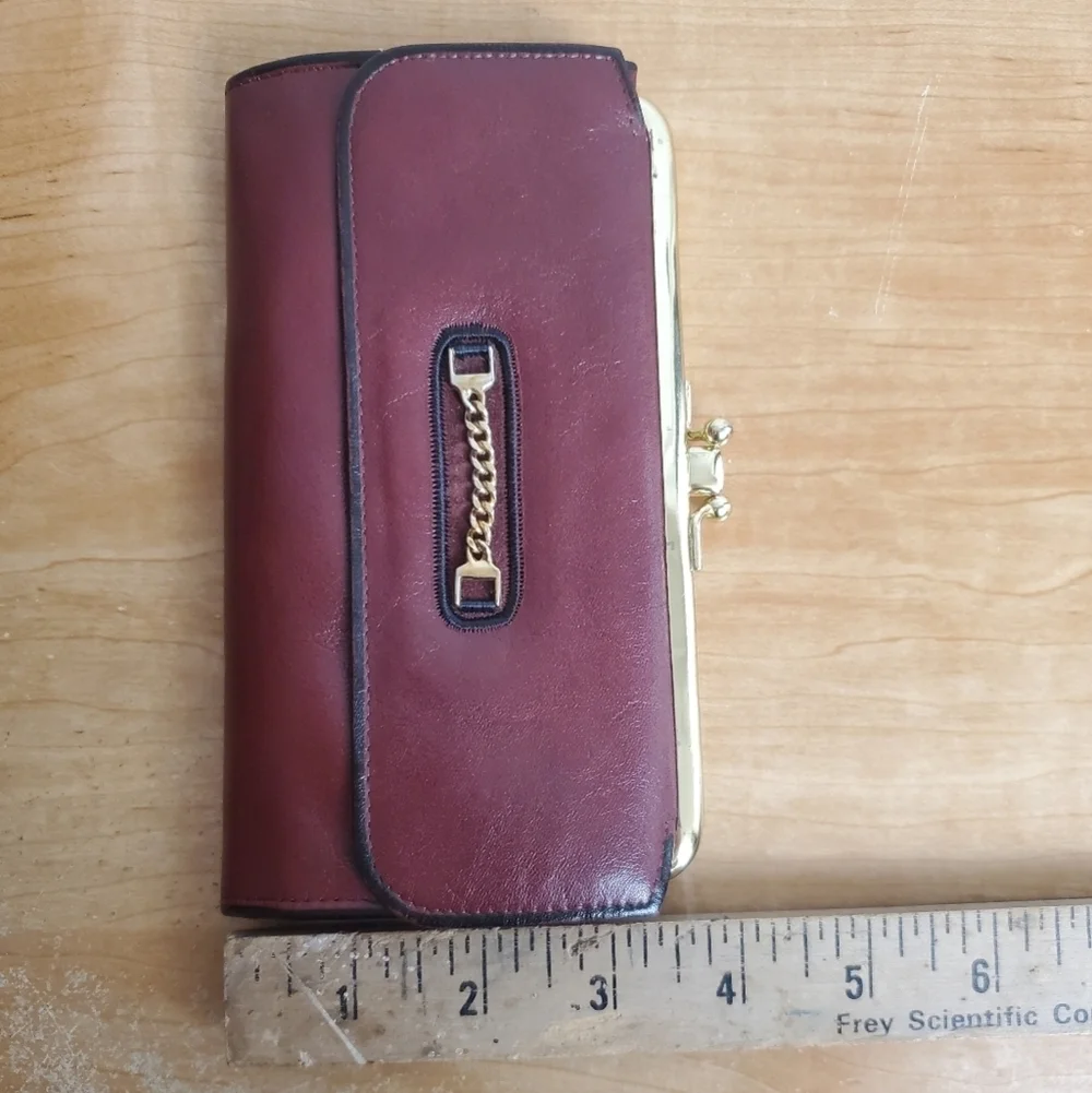 Vntg Princess Gardner Wallet. Brown cowhide leather.